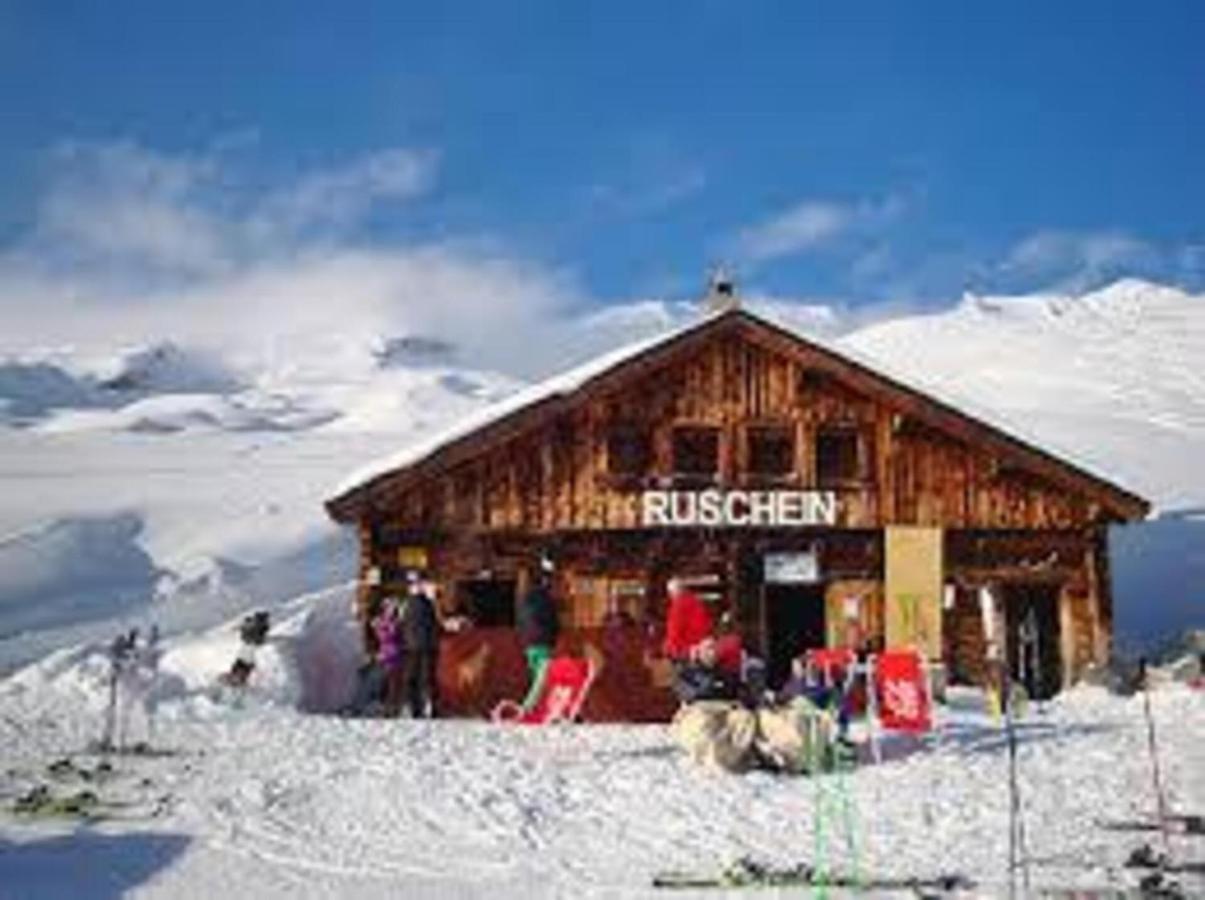 Renovated 3 Rooms Apartment In Ruschein Near Laax Bagian luar foto